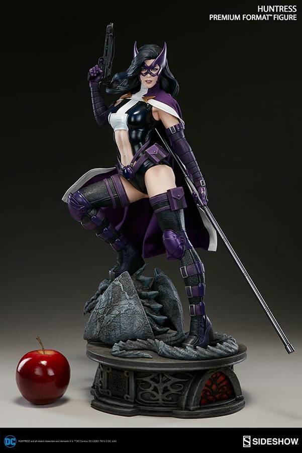 DC Comics Huntress 23 Inch Premium Format Statue 300288