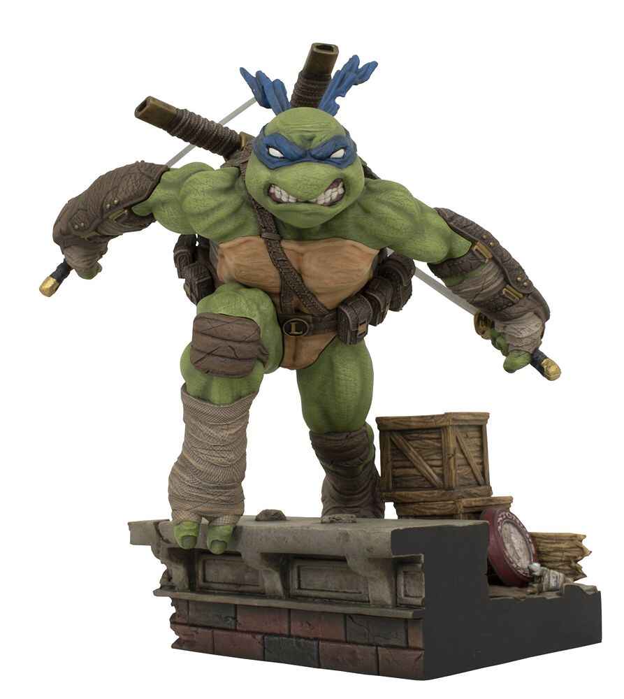 Teenage Mutant Ninja Turtles Gallery Leonardo Deluxe 9 Inch PVC Figure Statue