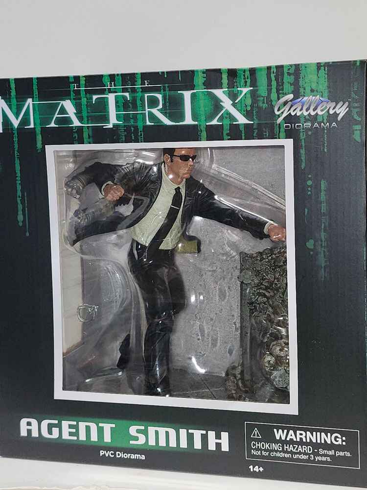 The Matrix Gallery Agent Smith 10 Inch PVC Diorama Figure Statue