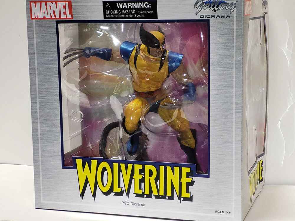 Marvel Gallery VS Wolverine 10 Inch PVC Diorama Figure - figurineforall.ca