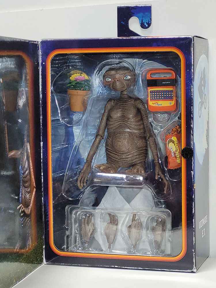 E.T. 40th Anniversary E.T. Ultimate 5 Inch Action Figure - figurineforall.ca
