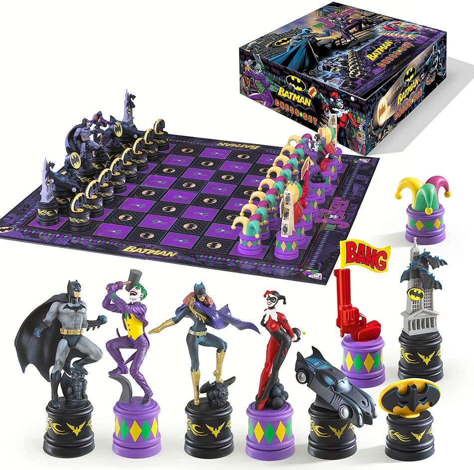 Chess Set DC Batman The Dark Knight vs The Joker Board Game - figurineforall.ca
